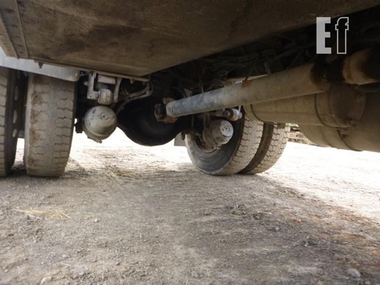 2000-peterbilt-330-image-35