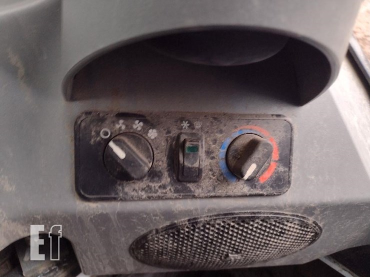 2022-bobcat-t595-image-11