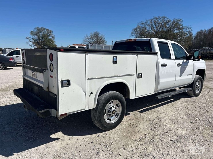 2018-chevrolet-silverado-2500hd-image-3