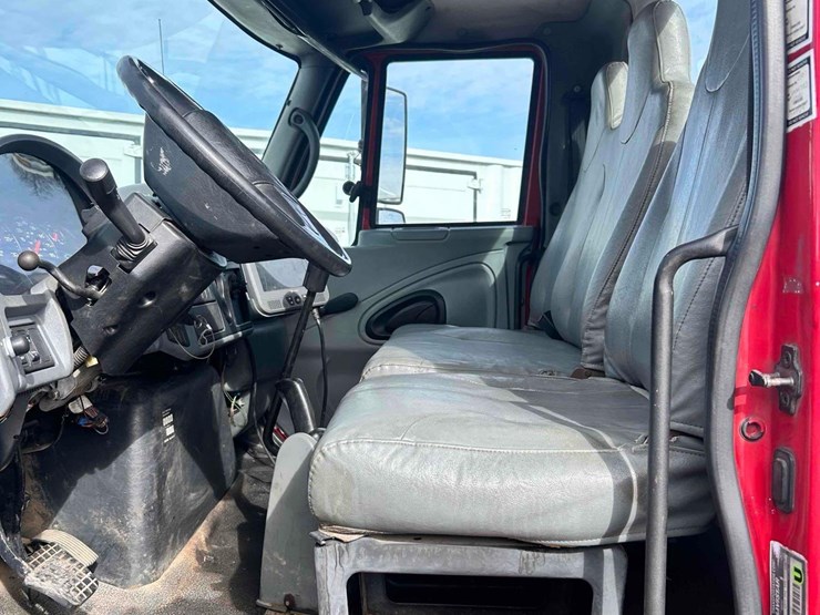 2002-international-dt466-image-19