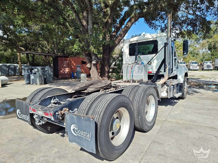 2022-mack-pinnacle-t/a-wet-kit-day-cab-truck-tractor-image-3