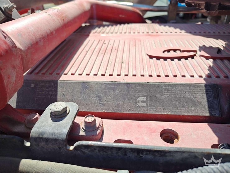 2022-peterbilt-567-t/a-wet-kit-day-cab-truck-tractor-image-15