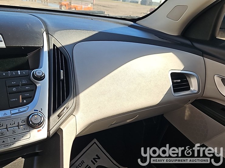 2015-chevrolet-equinox-image-21