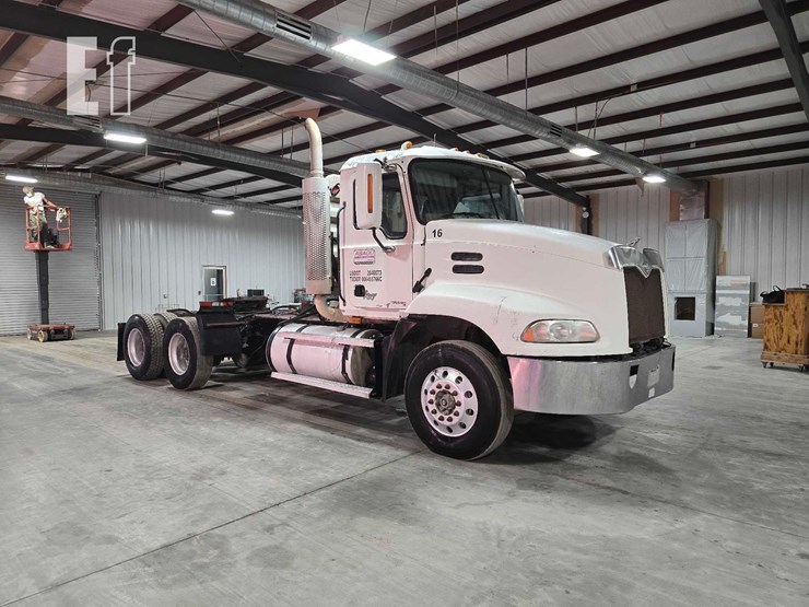 2006-mack-vision-cxn613-image-2