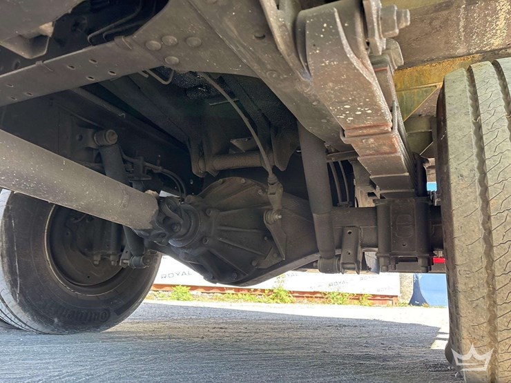 2006-isuzu-npr-image-27