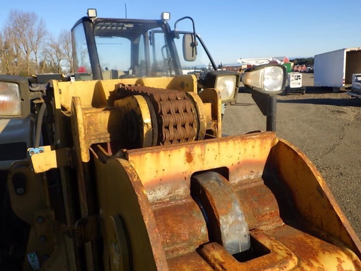 caterpillar-th560b-image-16