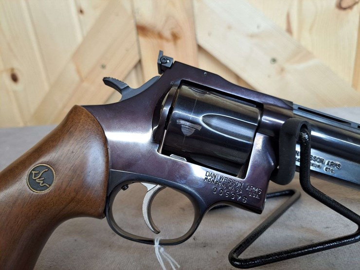 dan-wesson-model-44-vh-.44-magnum-da-revolver-image-23