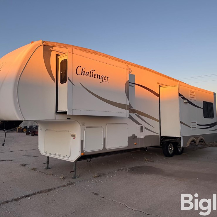 2009 Keystone Challenger 32 SAT 5th-Wheel Camper Trailer