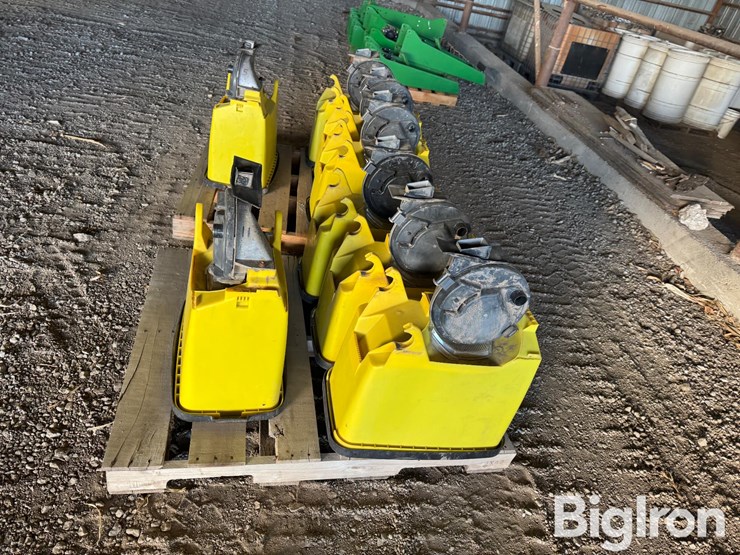 john-deere-max-emerge-planter-boxes-w/precision-planting-seed-units-image-2