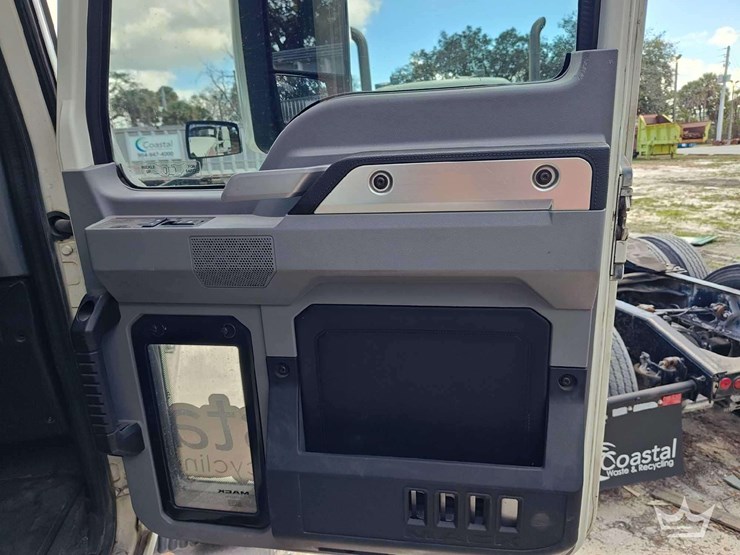 2020-mack-anthem-t/a-wet-kit-day-cab-truck-tractor-image-22