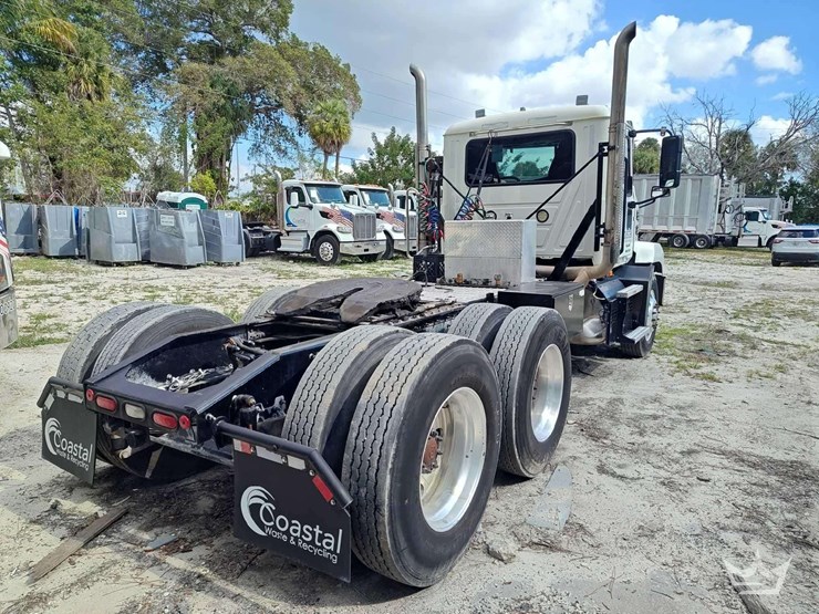 2022-mack-anthem-t/a-wet-kit-day-cab-truck-tractor-image-3