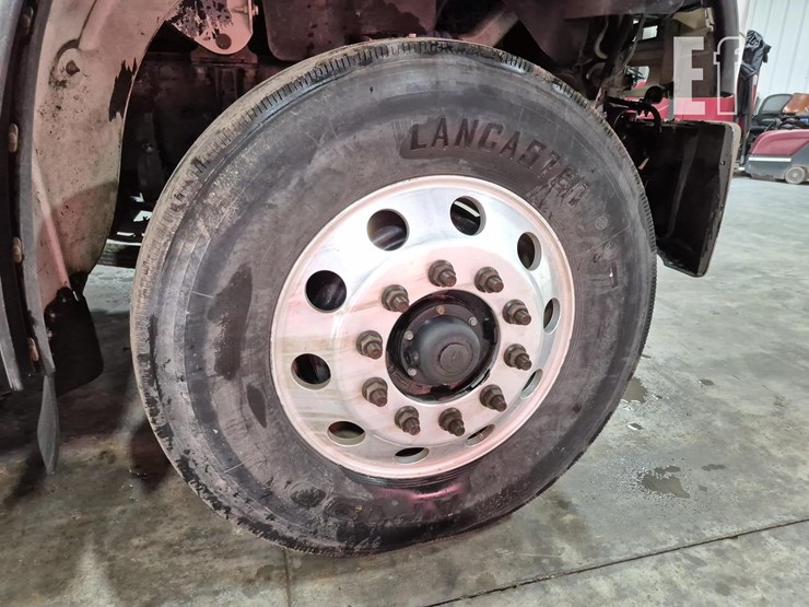 2014-freightliner-business-class-m2-106-image-28