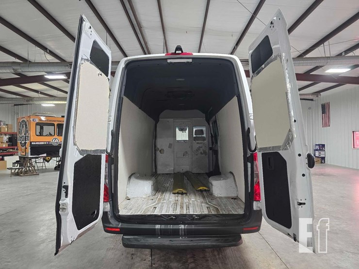 2019-mercedes-benz-sprinter-4500-image-23