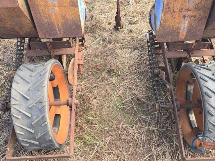 burch-2-row-planter,-s/n-114268-image-3