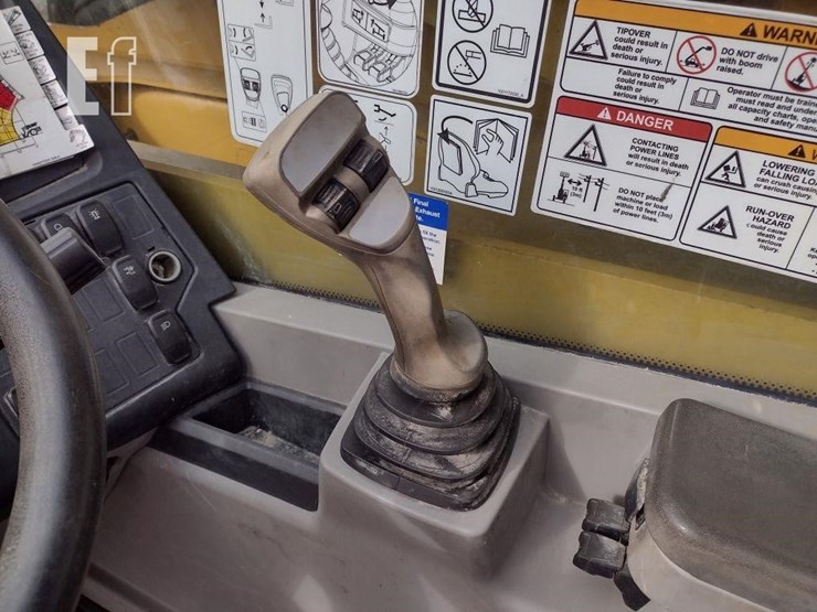 2019-caterpillar-tl1055d-image-9