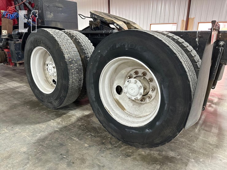 2012-mack-granite-gu713-image-32