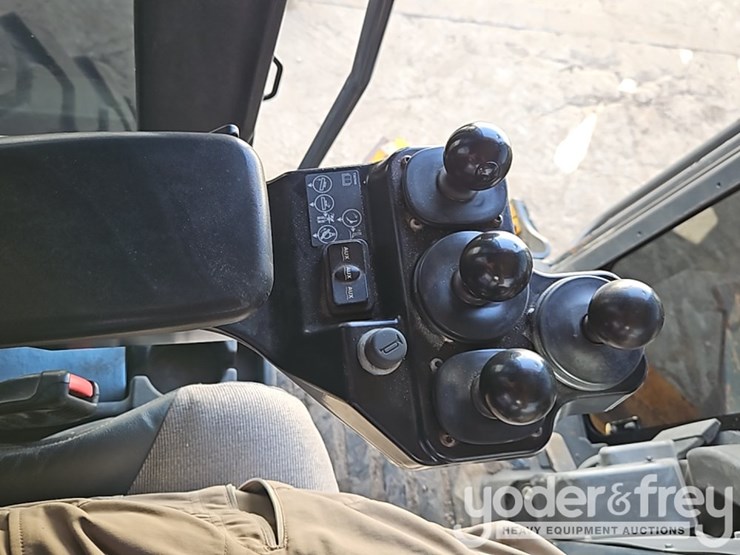 2017-deere-672g-image-34