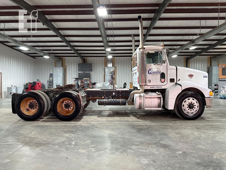 2005-peterbilt-385-image-6