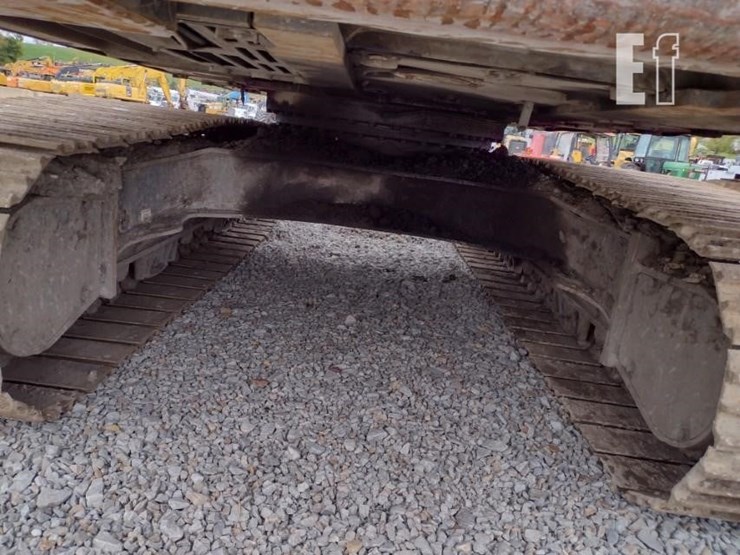 2015-volvo-ec220e-lr-image-47