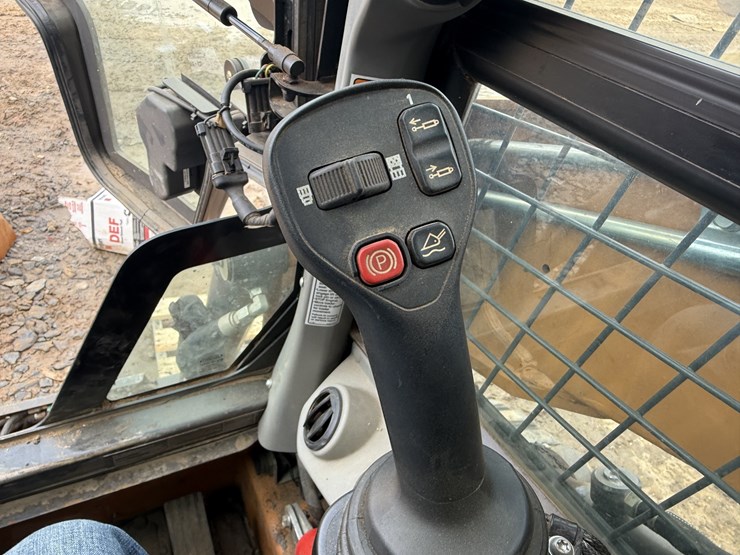 2023-case-tv450b-image-3