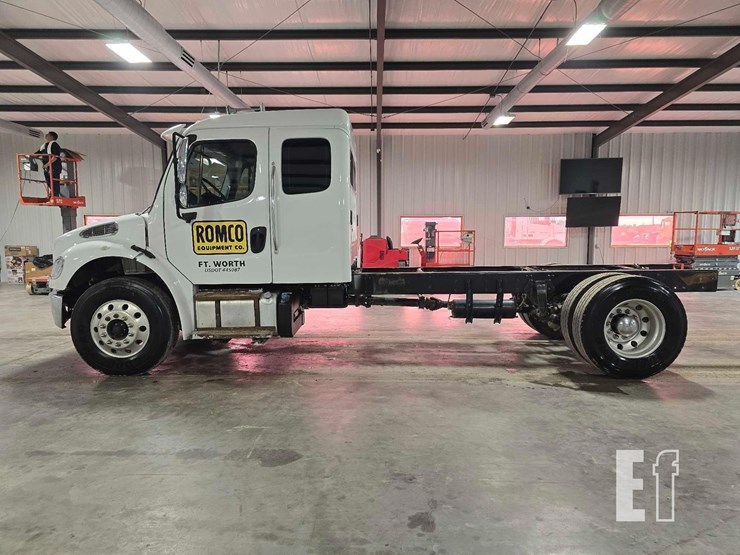 2017-freightliner-business-class-m2-106-image-5