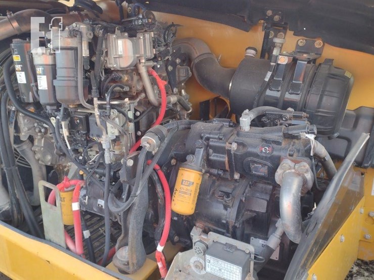 2019-caterpillar-tl1055d-image-26