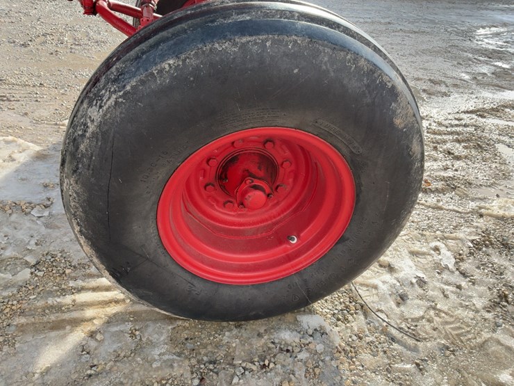 1970-ih-farmall-856-tractor-image-47