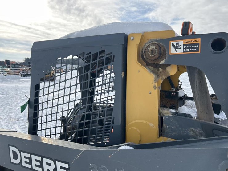 2017-deere-320e-image-36