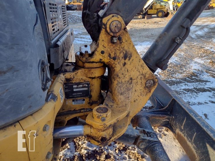 2013-deere-35d-image-23