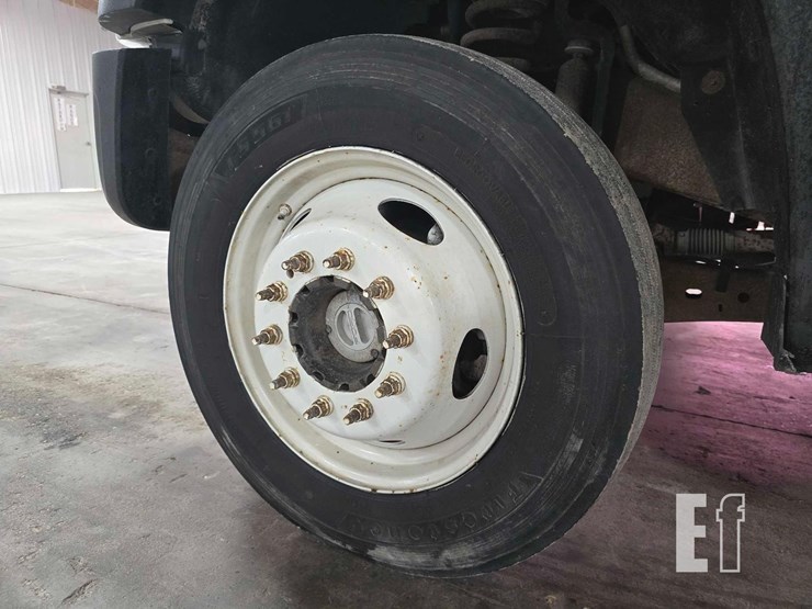 2015-ford-f550-image-24