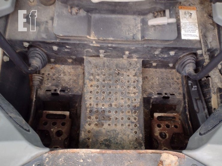 2016-bobcat-s590-image-13