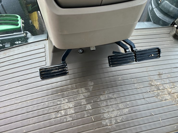 2010-john-deere-8345r-image-67