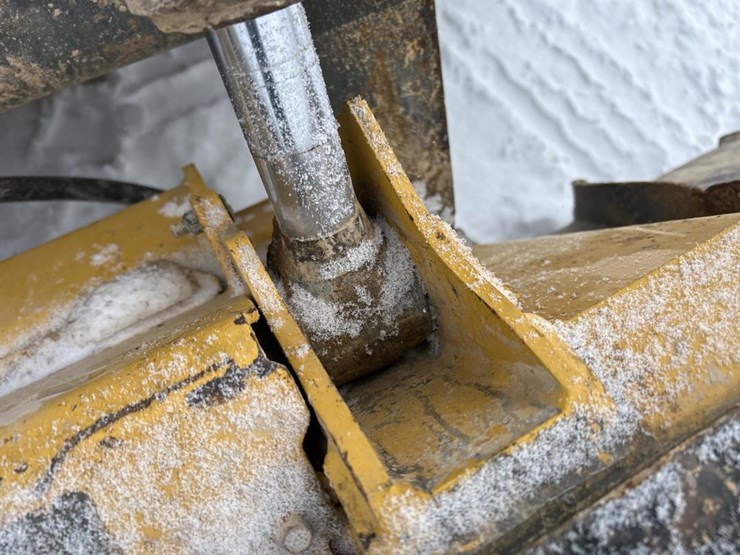 2017-deere-320e-image-14