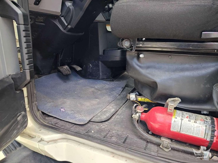 2022-mack-anthem-t/a-wet-kit-day-cab-truck-tractor-image-24