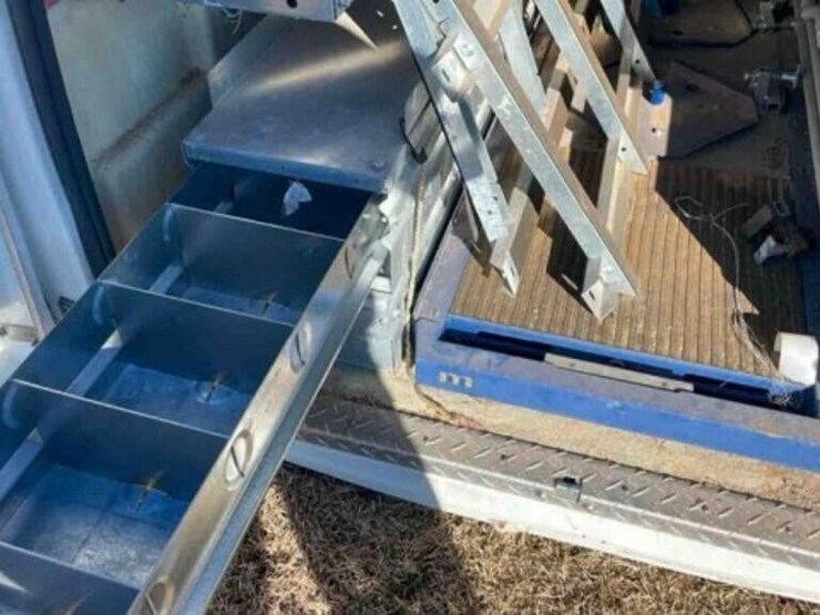 maranda-topper,-model-m-170,-fits-8ft-bed,-image-3