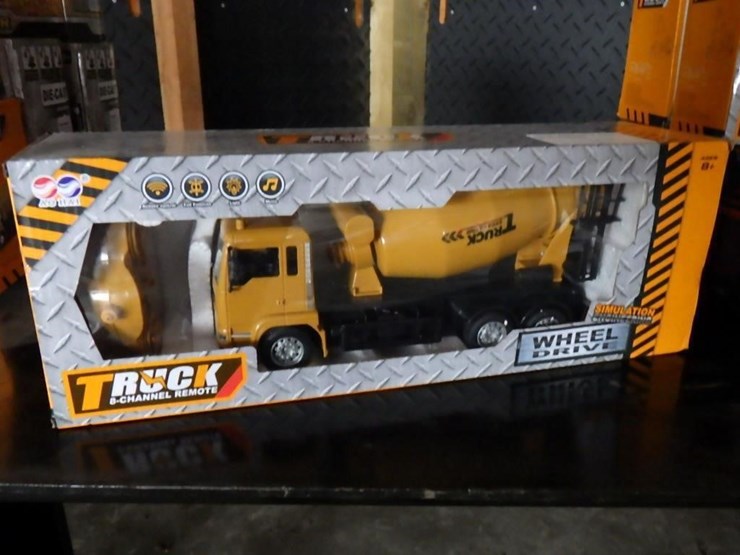 sklp-mixer-truck-toy-image-1