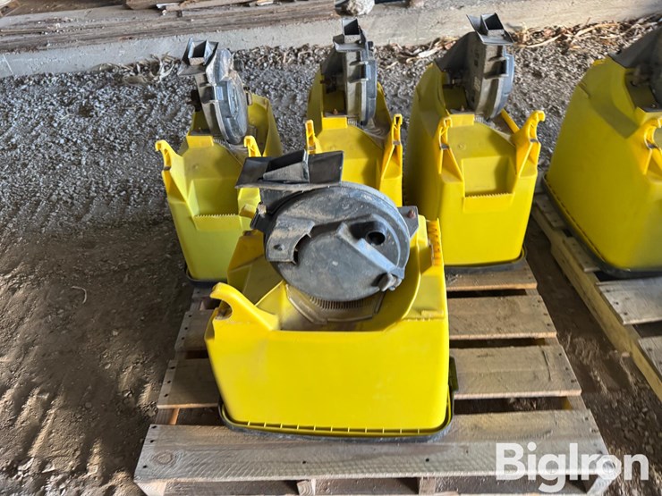 john-deere-max-emerge-planter-boxes-w/precision-planting-seed-units-image-9