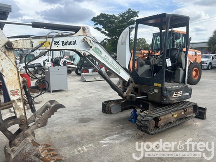 2017-bobcat-e32i-image-1