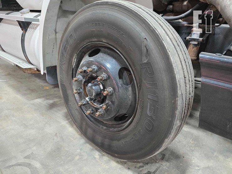 2005-international-9400-image-23