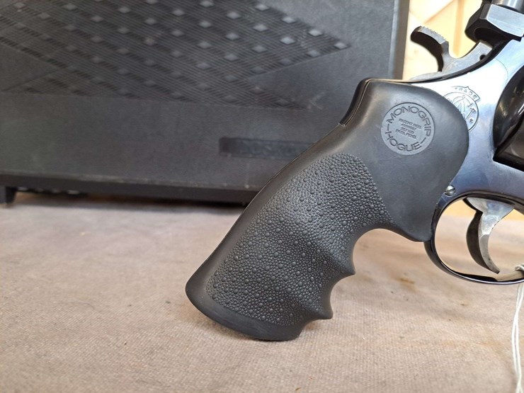 smith-&-wesson-model-29-2-.44-magnum-da-revolver-image-15