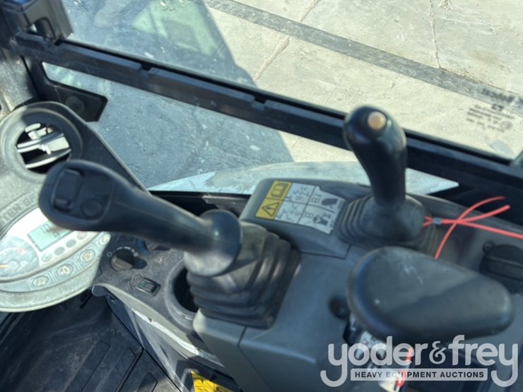 2020-bobcat-e26-image-34