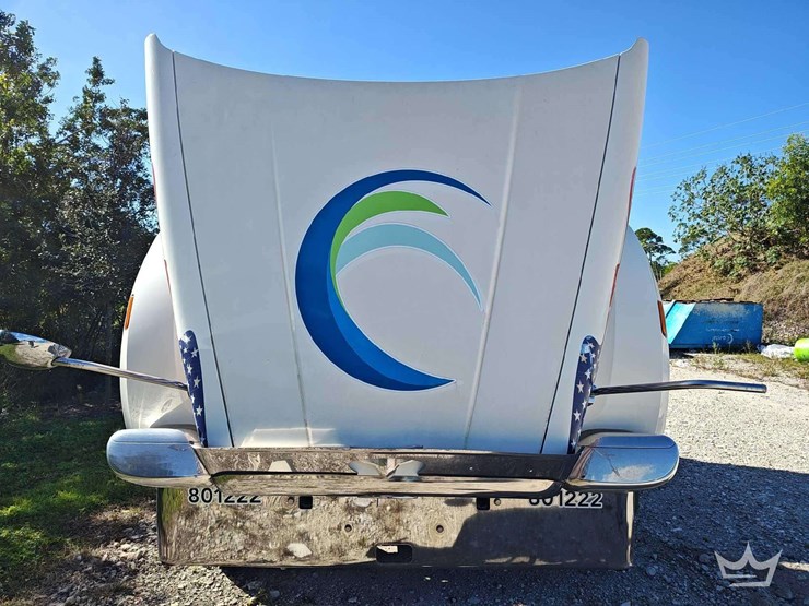 2022-peterbilt-567-image-26