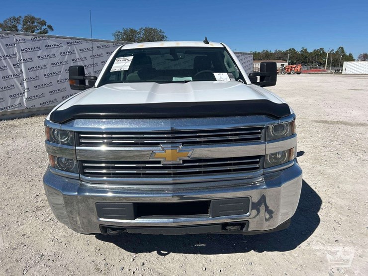 2018-chevrolet-silverado-2500hd-image-29