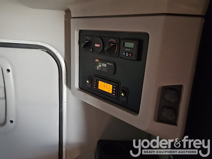 2018-peterbilt-579-image-34