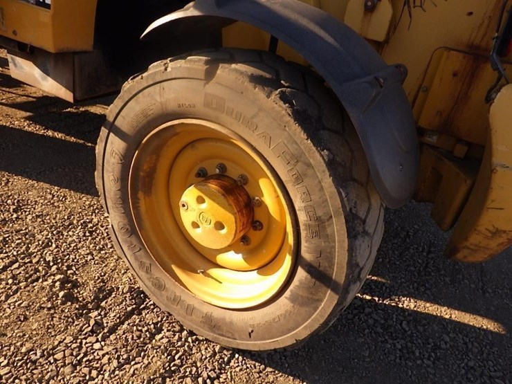 caterpillar-th560b-image-42