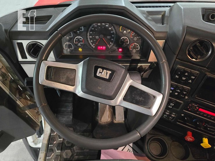 2013-caterpillar-ct660s-image-12