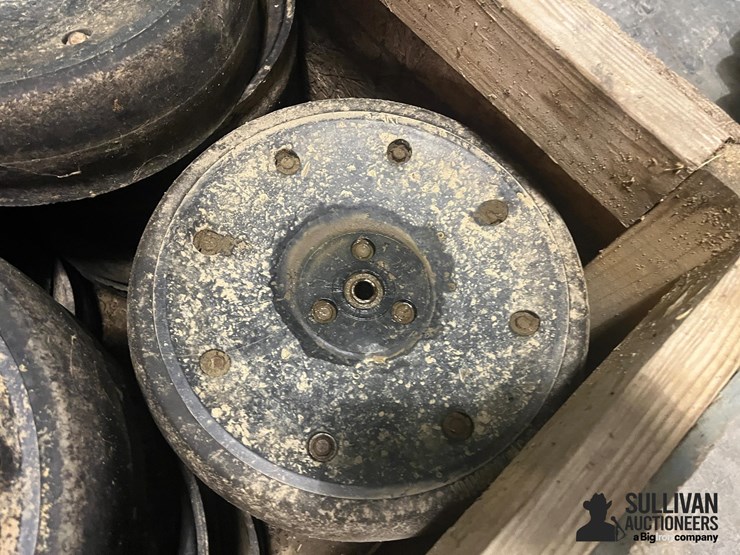 planter-closing-wheels-image-9