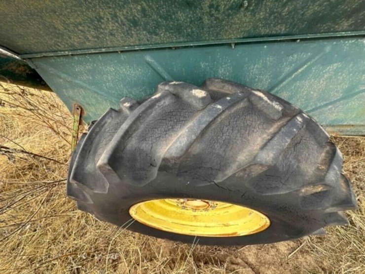 pull-type-grain-cart/feed-wagon-image-6