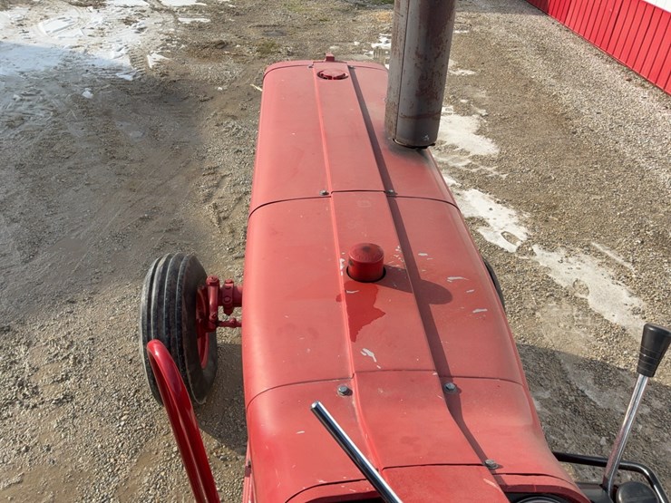 1970-ih-farmall-856-tractor-image-60