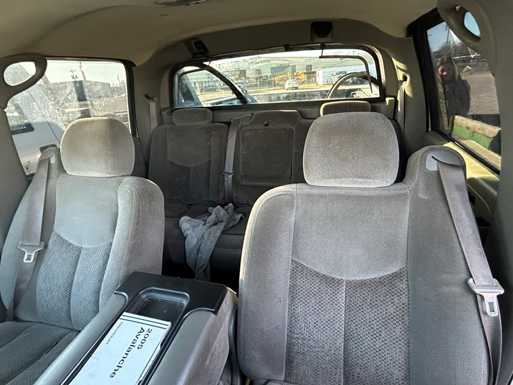 #37855-•-2005-chevrolet-avalanche-4x4-pickup-3gnec12z25g286152-image-12